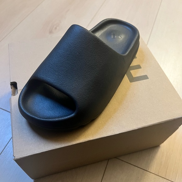 Yeezy Shoes - Yeezy Black Slide Sandals